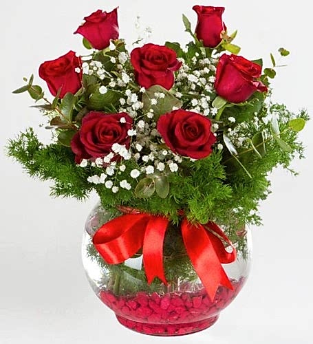 Paşabahçe Akvaryum Vazoda 7 Kırmızı Gül